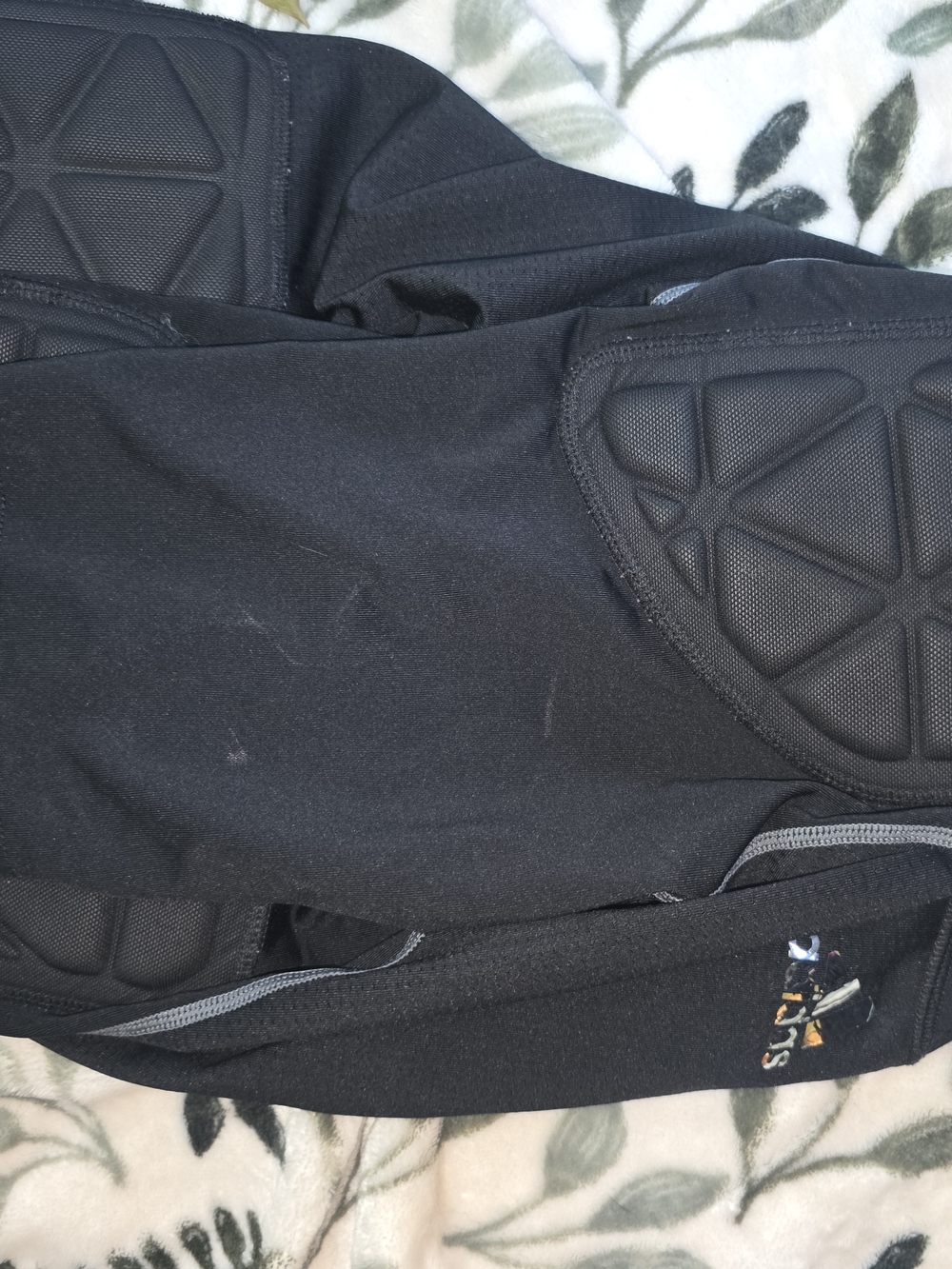 Size Medium Shirt With Pads - Picture 2 of 4